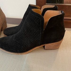 Suede ish, black boot 7.5